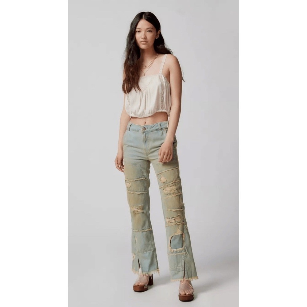 (7/b52)Urban Outfitters BDG Extreme Destroyed Bootcut Jean Size 24x31